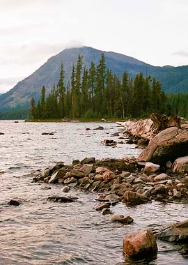 PNW Mountain Lake Photo