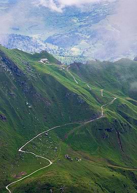 A path in the mountain