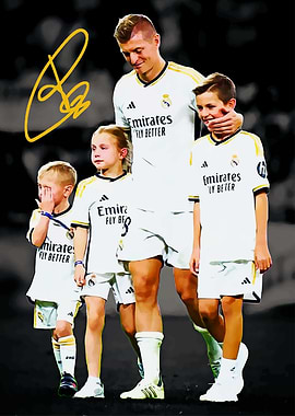 Toni Kroos with Kids