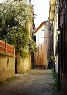 Narrow Italian Alleyway