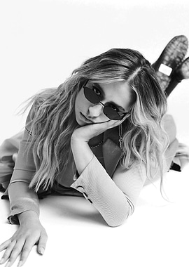 Black & White Tate McRae