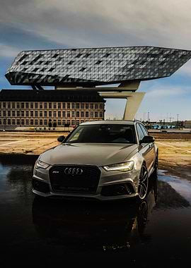 Audi RS6 Avant in City