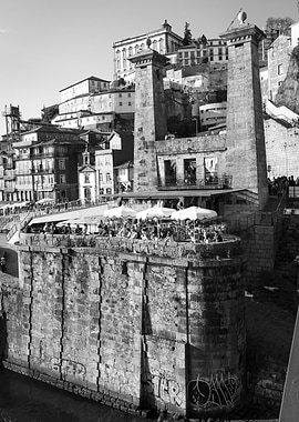 Coffeshop at old bridge - Ponte Pensil