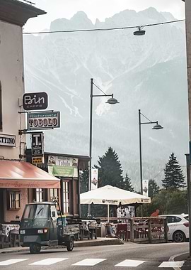 Italian Restaurant in Mountain Town