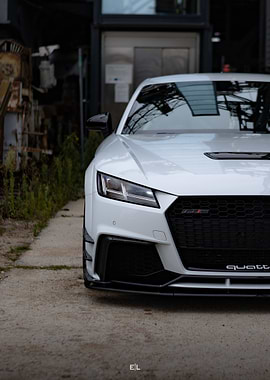 White Audi TT-RS