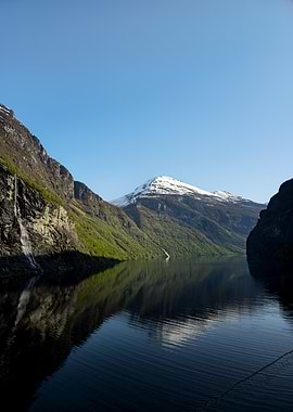 Nordic Serenity – Mountains Reflected in the Fjord