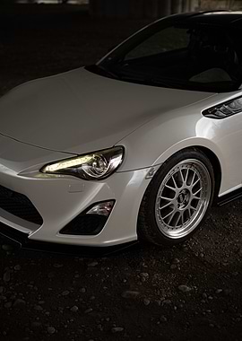 White Toyota GT86