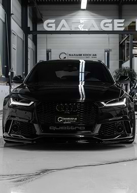 Black Audi RS6 Avant