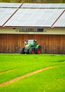 Fendt 720 Vario Tractor in Front of Barn
