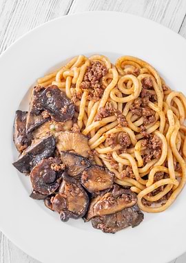 Udon Noodles with Mushrooms and Meat