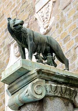 Capitoline Wolf Statue