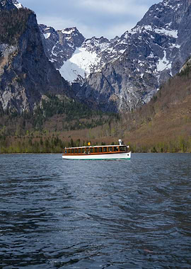 Boat on Lake with Mountain Backdrop | Königssee, Bavaria