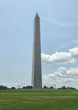 Washington Monument on a Sunny Day