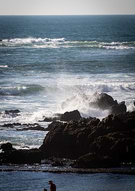 Ocean waves crashing on rocks