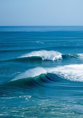 Ocean Waves Crashing