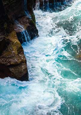 Ocean waves crashing against rocks