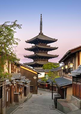 Kyoto Yasaka Pagoda and Traditional Street View