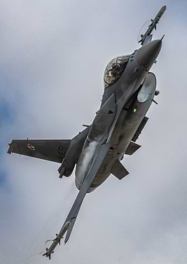 F-16 Fighting Falcon in Flight