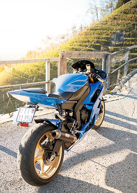 Yamaha R6