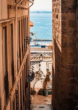 Narrow street view to the ocean
