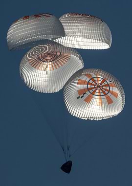 Orion Capsule's Parachute Descent