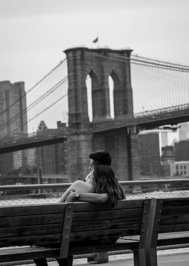 Couple on bench with Brooklyn Bridge