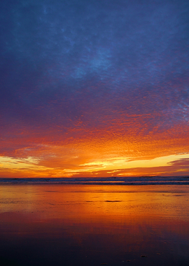 Vibrant Sunset Over Ocean Beach