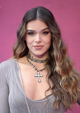Hailee Steinfeld portrait on pink background