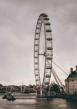 London Eye on a cloudy day