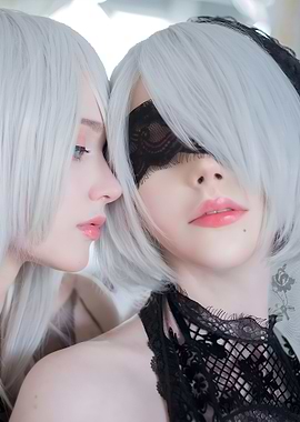 Cosplay of 2B and A2 from Nier