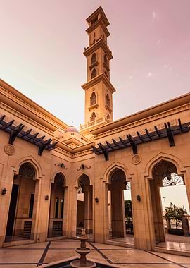 Mosque Architecture with Minaret and Courtyard