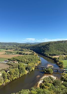 Panorama spectaculaire sur la vallée de la Dordogne