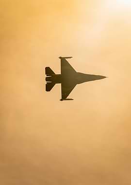 F-16 Fighting Falcon in Golden Sky