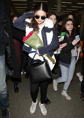 Selena Gomez with Roses and Fans