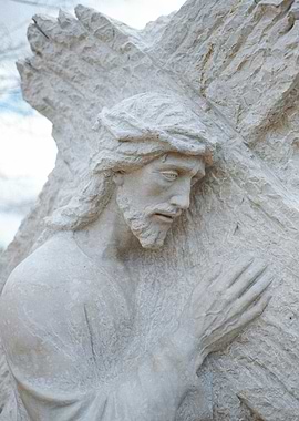 Jesus Carrying the Cross Statue