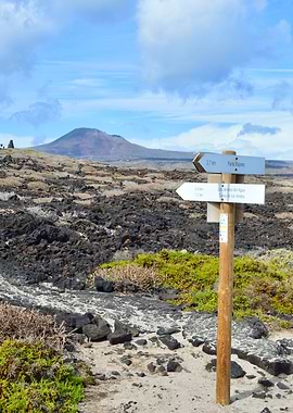 Lanzarote – At the Edge of the Volcanic Landscape