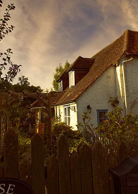 Charming Cottage with Garden View