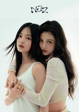 NewJeans Hyein and Joy posing together