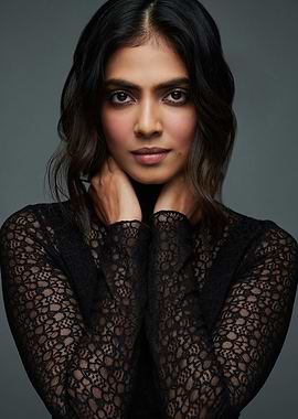 malavika mohanan in black lace