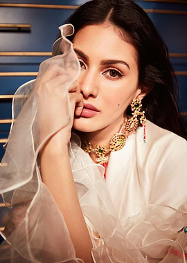 amyra dastur with Jewelry Portrait