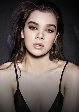 Hailee Steinfeld Portrait