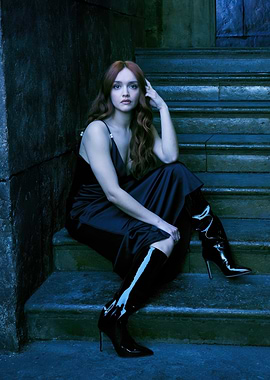 olivia cooke hotd in Black Dress and Boots on Stairs