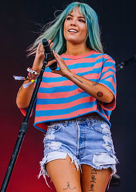 Halsey Performing Live