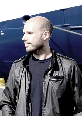 schiller in Jacket by Ship