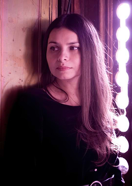 hope sandoval in dark top with purple lights