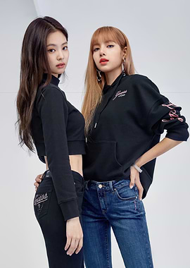 BLACKPINK Jennie and Lisa in Guess