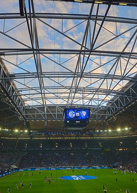 Blauer Himmel über Schalke