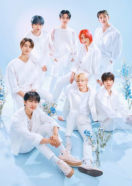 stray kids Poses in White Outfits