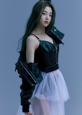 Fashionable huh yunjin in Black Leather Jacket