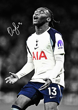 Destiny Udogie with Signature